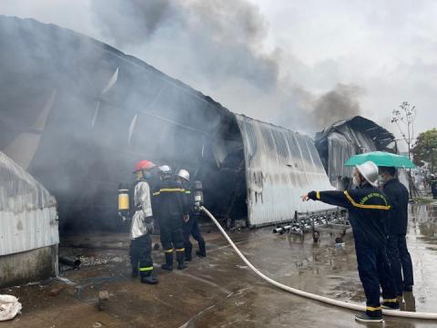 Khởi tố vụ cháy nhà xưởng gần chợ ở Hà Đông khiến một người tử vong - Ảnh 3.