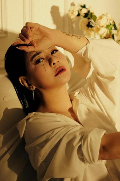 cat-phuong-tuyen-bo-comeback-lan-dau-khoe-22chien-tich-khung22-khien-ai-cung-bai-phuc-3-ngoisaovn-w1364-h2048