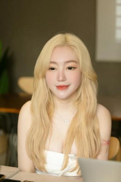 elly-tran-suyt-say-thai-con-trai-thu-2-sau-khi-phat-hien-chong-ngoai-tinh-tung-de-nghi-ly-hon-5-ngoisaovn-w700-h1050