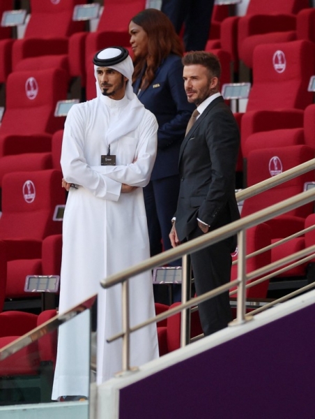 David Beckham xuất hiện như nam thần trên khán đài cổ vũ tuyển Anh ở World Cup 2022 - Ảnh 3.