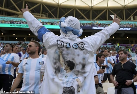 Điểm tựa cho Messi, giờ chỉ còn mỗi Maradona! - Ảnh 2.