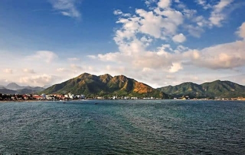 Không chỉ có biển xanh cát trắng, Nha Trang còn có một vùng núi đẹp tựa tiên cảnh - Ảnh 1.