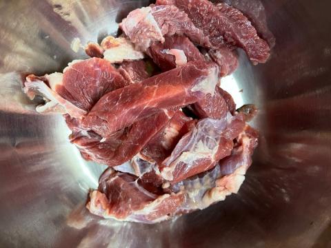 Tự làm thịt bò khô bằng nồi chiên không dầu chuẩn ngon đón Tết - Ảnh 1. Tự làm thịt bò khô bằng nồi chiên không dầu chuẩn ngon đón Tết - Ảnh 1.