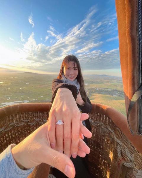 diem-my-9x-duoc-ban-trai-cau-hon-tren-khinh-khi-cau-1-ngoisaovn-w1440-h1800