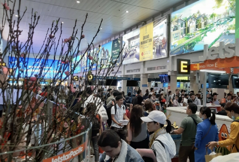 Sân bay Tân Sơn Nhất tăng gần 6.000 vé mỗi ngày dịp Tết Nguyên đán 2023 - Ảnh 2. Sân bay Tân Sơn Nhất tăng gần 6.000 vé mỗi ngày dịp Tết Nguyên đán 2023 - Ảnh 2.