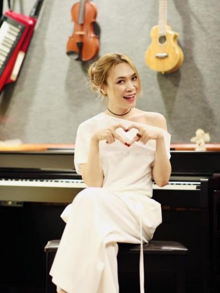 hanh-dong-tinh-te-cua-my-tam-va-thuy-tien-lan-dau-dung-chung-san-khau-a16805-ngoisaovn-w700-h933