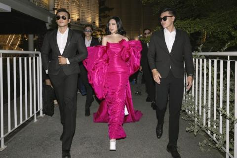 angela-phuong-trinh-7-8171