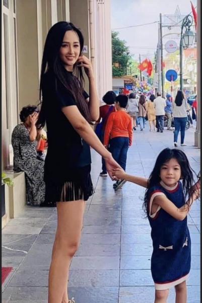 hoa-hau-mai-phuong-thuy-1-16736680852061033579702