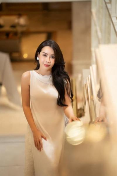 luu-huong-giang-xinh-nhu-nang-tho-lan-dau-nhac-den-ho-hoai-anh-va-chuyen-22chua-lanh-2-ngoisaovn-w600-h900