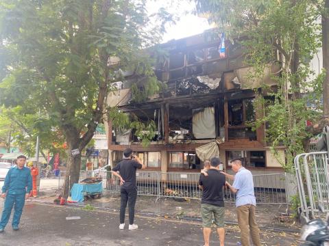 Hà Nội: Cháy tại quán cà phê trong phố cổ giữa lúc thời tiết nóng đỉnh điểm - Ảnh 2. Hà Nội: Cháy tại quán cà phê trong phố cổ giữa lúc thời tiết nóng đỉnh điểm - Ảnh 2.