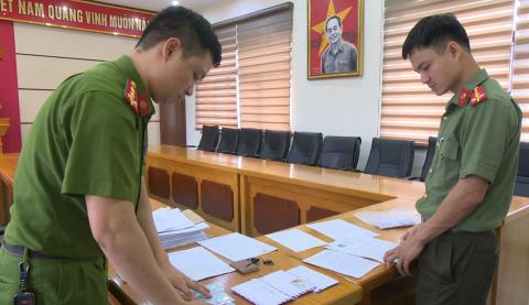 Lập gần 1.600 hợp đồng cho vay nặng lãi, nhóm đối tượng thu lợi bất chính gần 5 tỉ đồng  - Ảnh 2.