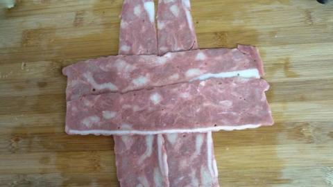 Đổi vị cho gia đình với món thịt bọc khoai tây sốt vang siêu ngon - Ảnh 4.