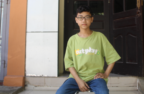 18 năm không gục ngã trước số phận của cậu học trò 'tí hon' - Ảnh 1. 18 năm không gục ngã trước số phận của cậu học trò 'tí hon' - Ảnh 1.