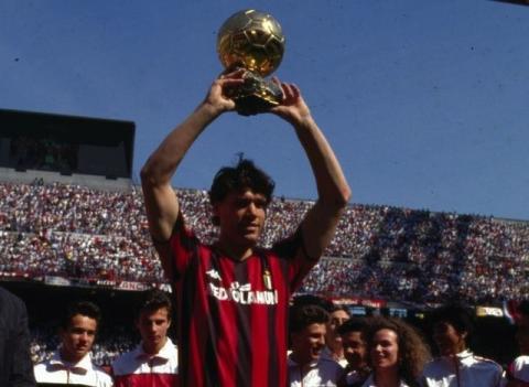 Những cầu thủ giành nhiều Quả bóng vàng nhất lịch sử: Messi vượt trội, Ronaldo đứng thứ 2 - Ảnh 3. Những cầu thủ giành nhiều Quả bóng vàng nhất lịch sử: Messi vượt trội, Ronaldo đứng thứ 2 - Ảnh 3.