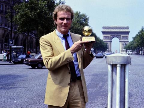 Những cầu thủ giành nhiều Quả bóng vàng nhất lịch sử: Messi vượt trội, Ronaldo đứng thứ 2 - Ảnh 1. Những cầu thủ giành nhiều Quả bóng vàng nhất lịch sử: Messi vượt trội, Ronaldo đứng thứ 2 - Ảnh 1.