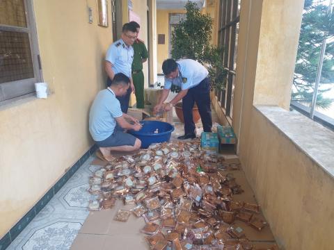 Phát hiện, xử phạt, buộc tiêu hủy 644 chiếc bánh trung thu vi phạm - Ảnh 1.