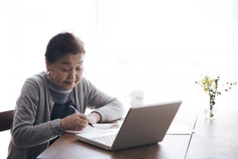 Kết bạn với người lạ trên Facebook, người phụ nữ bị ru ngủ suốt 15 ngày: 18 tỷ cứ thế chuyển cho kẻ lừa đảo - Ảnh 1.