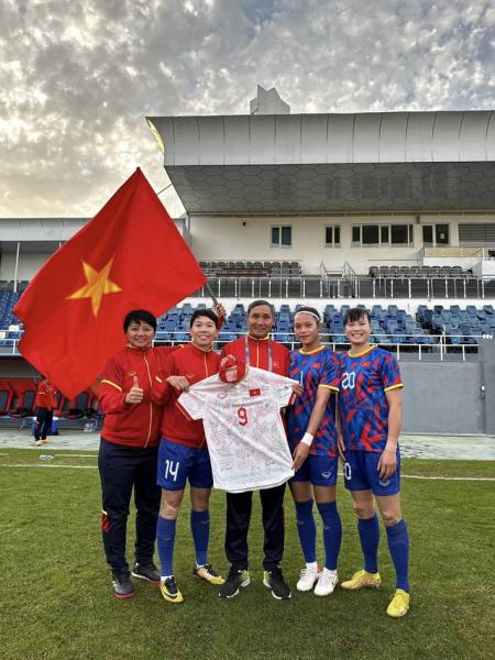 Thủ môn ĐT nữ Việt Nam viết tâm thư xúc động chia tay HLV Mai Đức Chung - Ảnh 2.