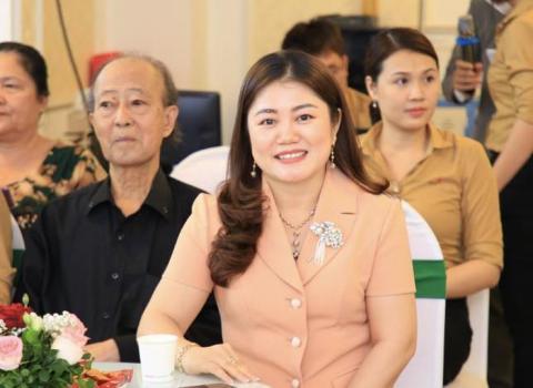 Phạm Mỹ Hạnh chỉ đạo cộng sự 