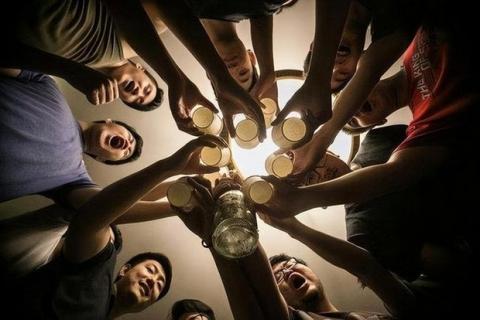 Buổi họp lớp 10 năm sau ra trường giúp tôi nhận ra 5 sự thật về cuộc sống: Điểm xuất phát của con cái, chính là cha mẹ - Ảnh 2. Buổi họp lớp 10 năm sau ra trường giúp tôi nhận ra 5 sự thật về cuộc sống: Điểm xuất phát của con cái, chính là cha mẹ - Ảnh 2.