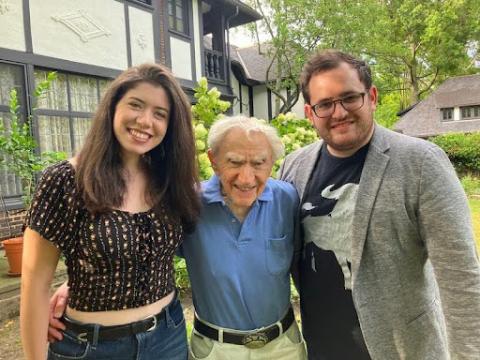 Bác sĩ 100 tuổi vẫn “hành nghề”: Bí quyết sống thọ gói gọn trong “5 không” ai cũng làm được nhưng thường lười biếng- Ảnh 1. Bác sĩ 100 tuổi vẫn “hành nghề”: Bí quyết sống thọ gói gọn trong “5 không” ai cũng làm được nhưng thường lười biếng- Ảnh 1.