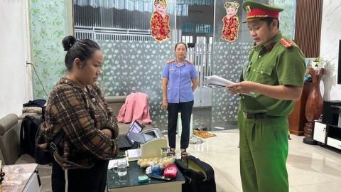 Công an thực hiện lệnh bắt Nguyễn Thị Khánh Vân.