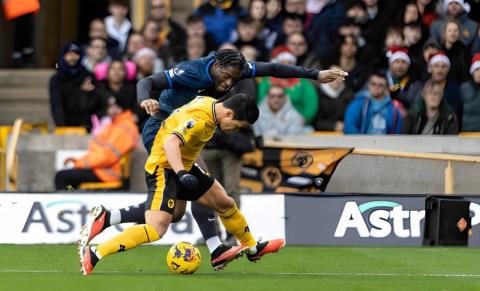 Chelsea bế tắc hoàn toàn trước Wolves