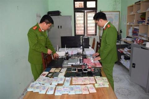  Công an thu giữ tang vật trong đường dây lừa đảo, đánh bạc qua mạng quy mô hơn 6.000 tỷ đồng. Ảnh CA 