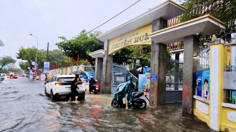 Để đảm bảo an toàn, học sinh trên toàn thành phố được nghỉ học chiều nay và cả ngày mai, 19/9.