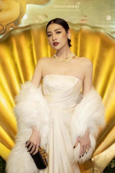 Á hậu có gương mặt phúc hậu nhất Vbiz sau gần thập kỷ lấy chồng trẻ tuổi hiện thế nào  (6).jpg 0