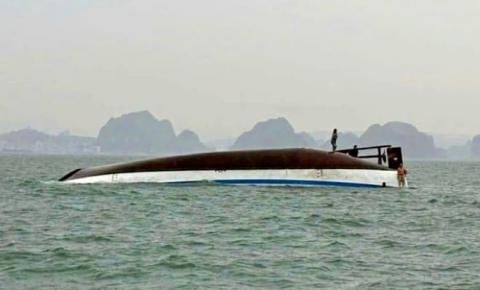 1-lat-tau-tren-vinh-ha-long-1.jpg 0 1-lat-tau-tren-vinh-ha-long-1.jpg 0