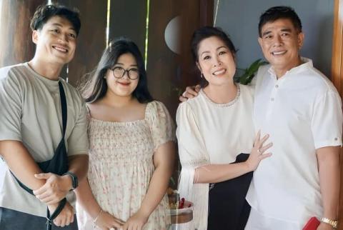 nu-nsnd-tai-hon-voi-tai-tu-dien-anh-so-huu-co-ngoi-hoanh-trang-u60-hanh-phuc-vien-man-7-ngoisaovn-w640-h430 1 nu-nsnd-tai-hon-voi-tai-tu-dien-anh-so-huu-co-ngoi-hoanh-trang-u60-hanh-phuc-vien-man-7-ngoisaovn-w640-h430 1