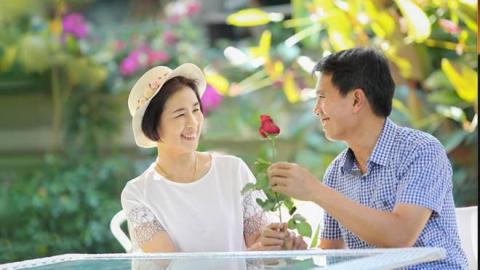 tinh-yeu-tuoi-trung-nien-2882-2-ngoisaovn-w832-h470 2 tinh-yeu-tuoi-trung-nien-2882-2-ngoisaovn-w832-h470 2