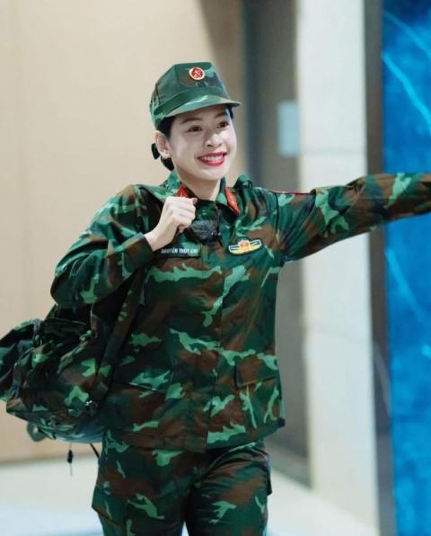 sao-nu-co-ong-noi-tung-truc-chien-cung-dai-tuong-vo-nguyen-giap-gia-dinh-co-3-nguoi-la-dai-ta-1-ngoisaovn-w1440-h1791 5 sao-nu-co-ong-noi-tung-truc-chien-cung-dai-tuong-vo-nguyen-giap-gia-dinh-co-3-nguoi-la-dai-ta-1-ngoisaovn-w1440-h1791 5