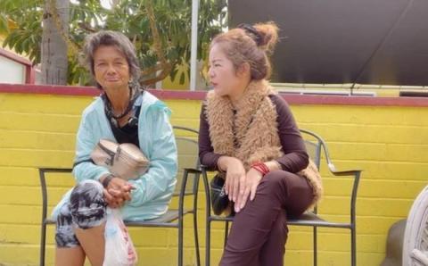 sao-nu-vbiz-boc-lua-van-nguoi-me-ca-thap-nien-80-90-nay-lang-thang-xin-an-o-my-11-ngoisaovn-w1020-h634 1 sao-nu-vbiz-boc-lua-van-nguoi-me-ca-thap-nien-80-90-nay-lang-thang-xin-an-o-my-11-ngoisaovn-w1020-h634 1