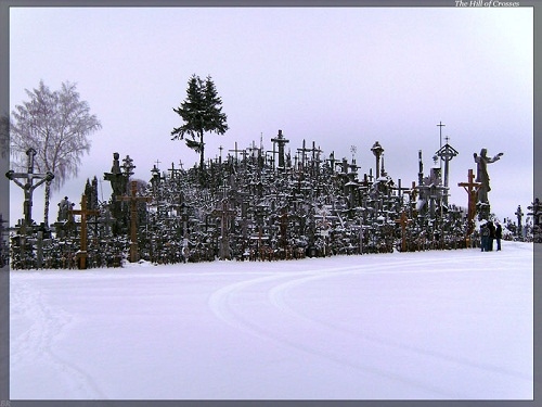 Vẻ đẹp lạ lùng của ngọn đồi thánh giá ở Lithuania