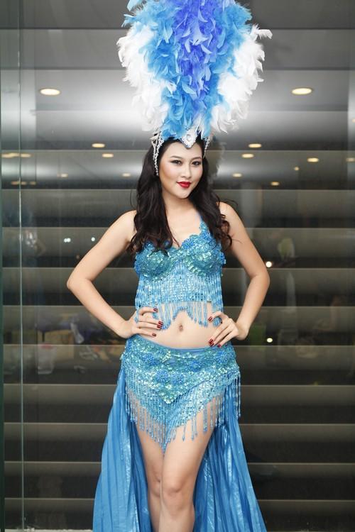 Ngọc Quyên làm người mẫu cho show chuyển giới Tiffany