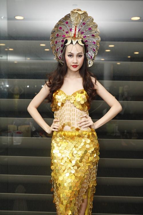 Ngọc Quyên làm người mẫu cho show chuyển giới Tiffany