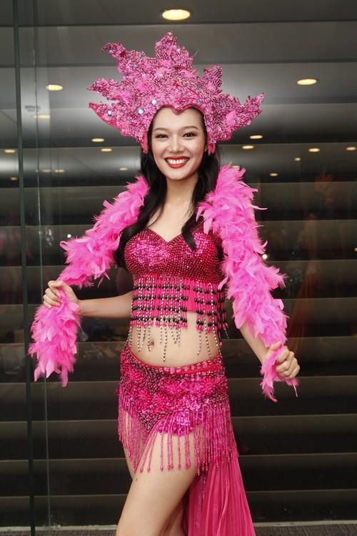 Ngọc Quyên làm người mẫu cho show chuyển giới Tiffany