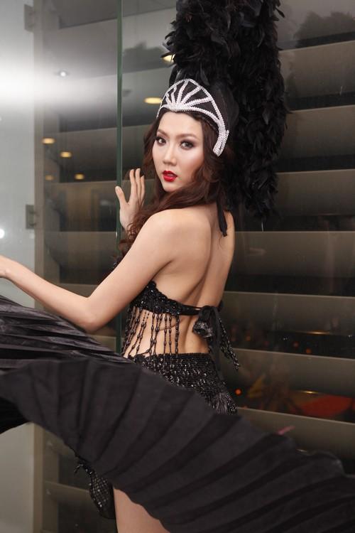 Ngọc Quyên làm người mẫu cho show chuyển giới Tiffany