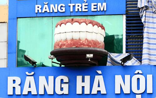 Ảnh cười bể bụng (P1): Biển quảng cáo 'trêu ngươi' chị em