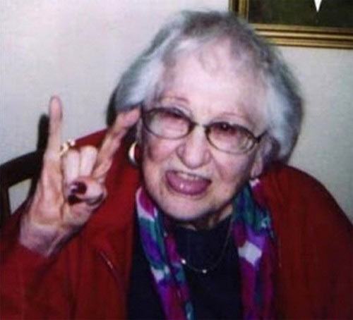 Ảnh cười bể bụng (P34): Những ông bà cụ 'xì tin' vô đối Ảnh cười bể bụng (P34): Những ông bà cụ 'xì tin' vô đối