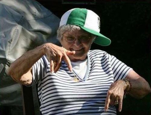 Ảnh cười bể bụng (P34): Những ông bà cụ 'xì tin' vô đối Ảnh cười bể bụng (P34): Những ông bà cụ 'xì tin' vô đối