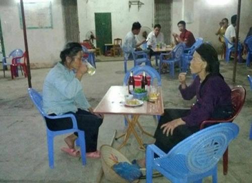 Ảnh cười bể bụng (P34): Những ông bà cụ 'xì tin' vô đối Ảnh cười bể bụng (P34): Những ông bà cụ 'xì tin' vô đối