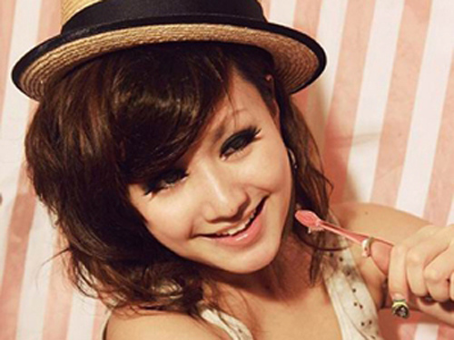 7 làn môi đẹp hút hồn của mỹ nhân Việt