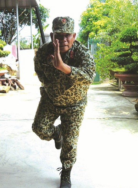 Bí kíp võ thuật đặc công và ký ức thời kì bảo vệ đá đỏ Bí kíp võ thuật đặc công và ký ức thời kì bảo vệ đá đỏ