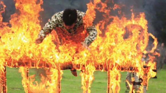 Bí kíp võ thuật đặc công và ký ức thời kì bảo vệ đá đỏ Bí kíp võ thuật đặc công và ký ức thời kì bảo vệ đá đỏ