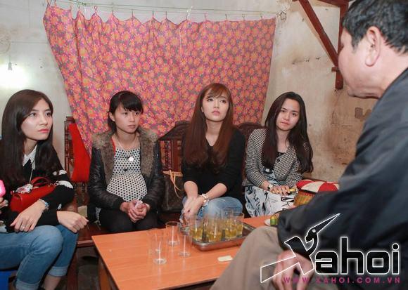 Ca sĩ “Mình yêu nhau đi” giản dị đi làm từ thiện Ca sĩ “Mình yêu nhau đi” giản dị đi làm từ thiện