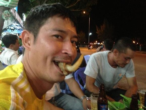 101 kiểu ăn uống 'khó đỡ' của Sao Việt