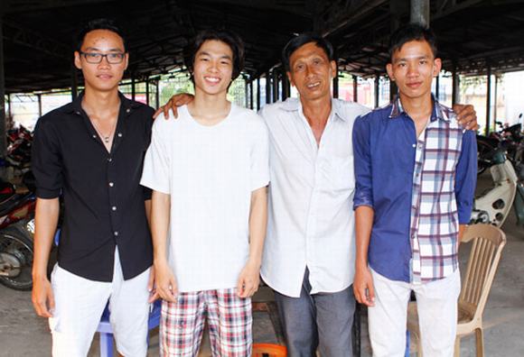 chang-trai-trong-xe-xfactor7